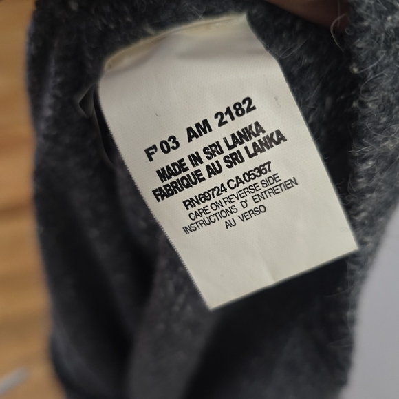 Columbia Men's Gray Sweater with Tan and Green Stripes - Picture 8 of 9